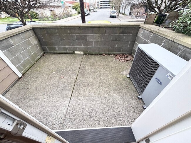 Building Photo - Charming 2BD 2BA Home In Beaverton!!