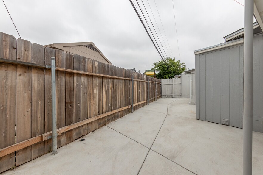 Back patio area - 7610 Lansing Dr