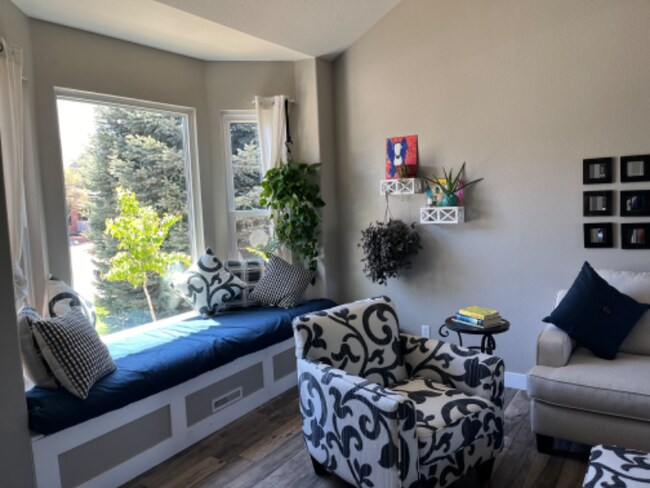 Building Photo - 541 Rita Pl