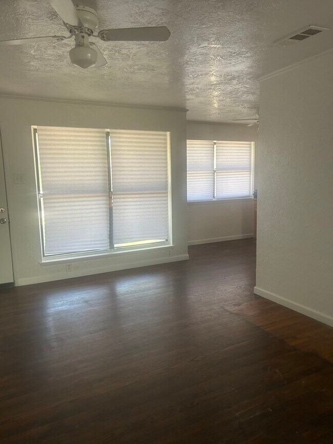 Building Photo - Great Rental in Farmers Branch, TX 75234