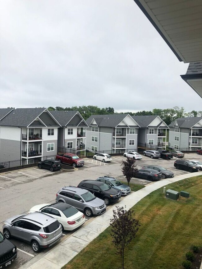 Building Photo - Brighton Crossing Apartments 1st Floor Large Apartment Available