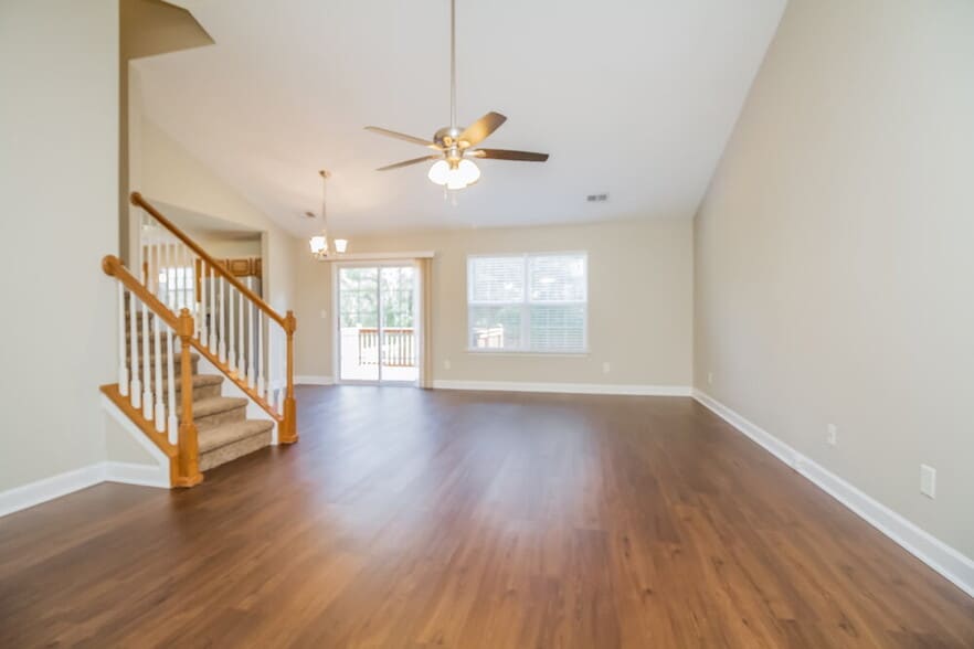 Building Photo - 1127 Sunnycrest Ct