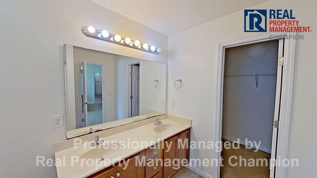 Building Photo - 3 BD/ 2.5 BA Home with Bonus Room, Attache...