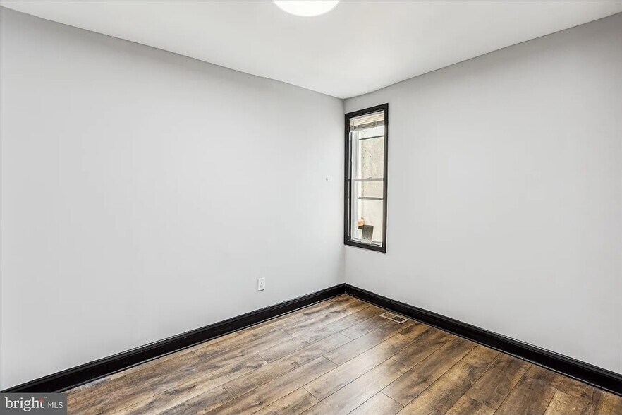 Building Photo - 1820 Walbrook Ave