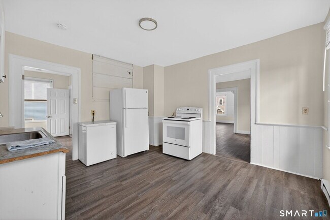 Building Photo - 27 Beacon St