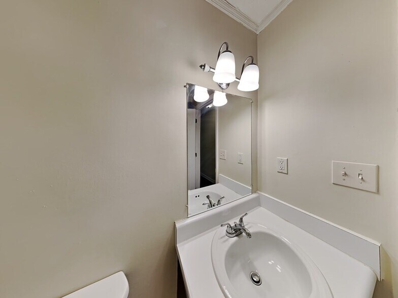 Building Photo - 139 Cedar Ridge Trail