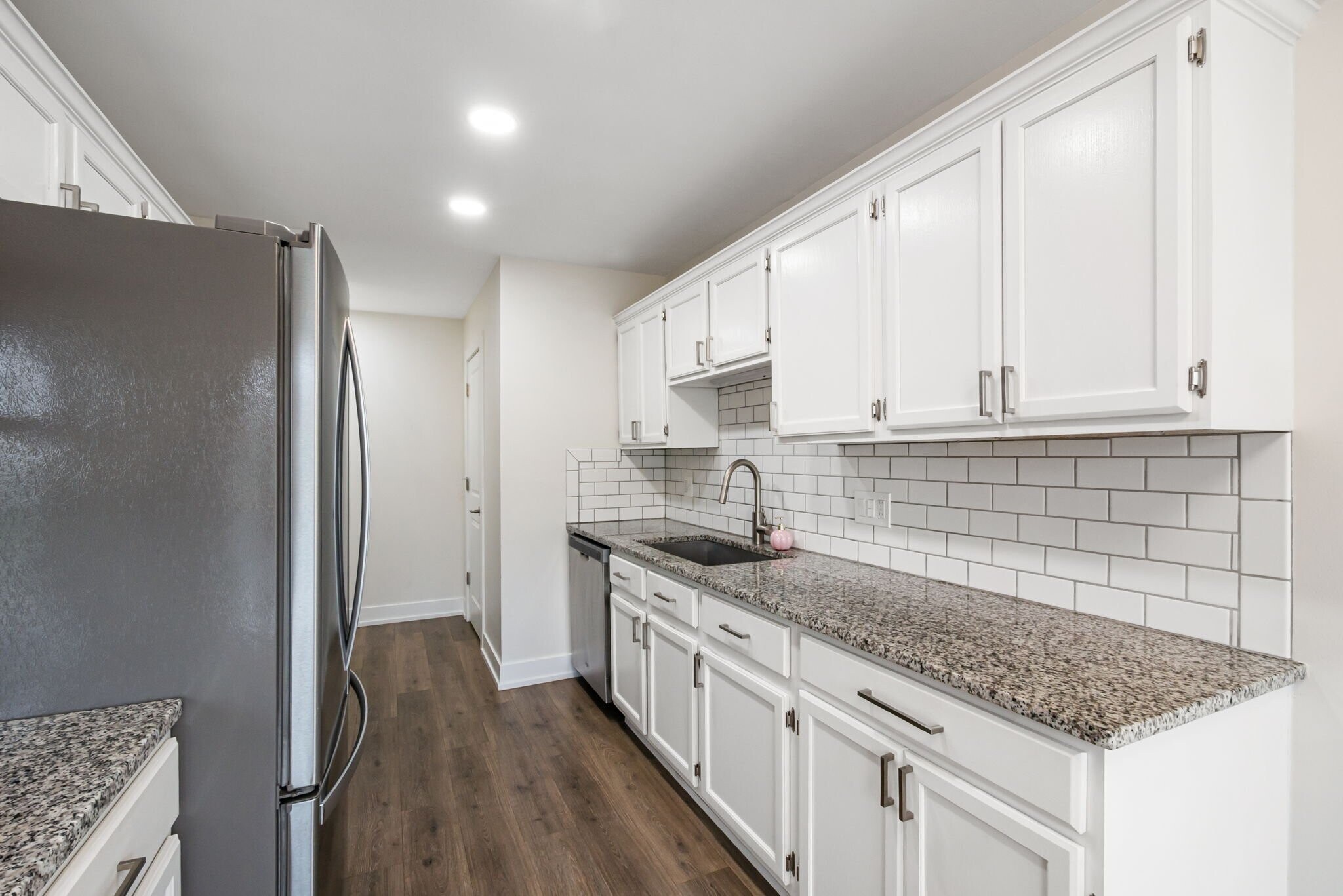 Building Photo - 38887 Country Cir