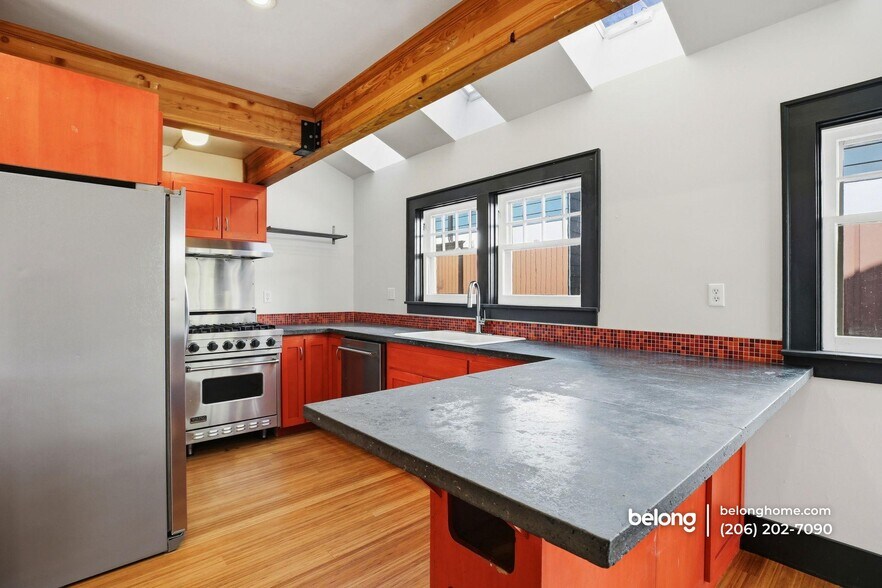 Building Photo - 4302 Woodlawn Ave N