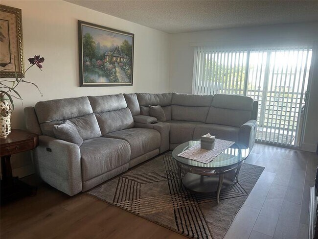 Building Photo - 3405 Bimini Ln