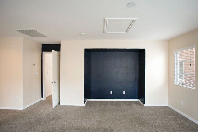 Building Photo - 3 Story Home With Large Loft IN Providence