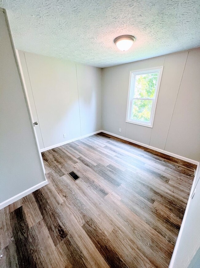 Building Photo - 3 Bedroom Home in Campbell County