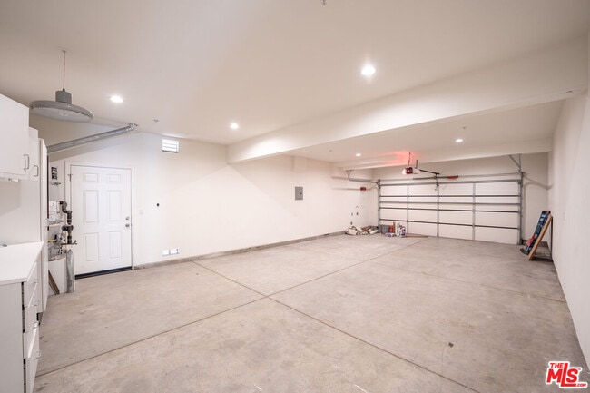 Building Photo - 1952 Hazel Nut Ct