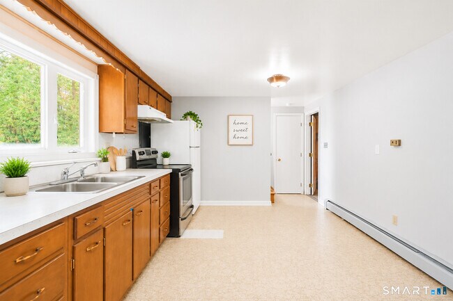 Building Photo - 677 Woodtick Rd