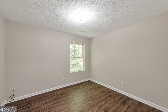Building Photo - 45 Mineral Springs Ln
