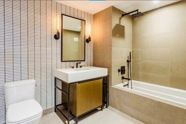 Building Photo - 2 Shore Ln