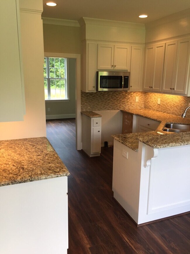 Building Photo - 4812 Jamestown Dr NW