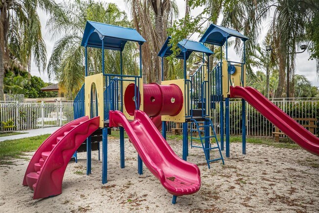 Building Photo - 10630 SW 157th Ct