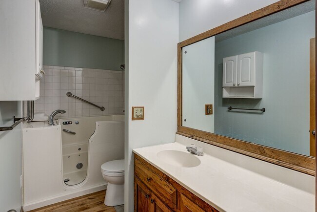 Building Photo - Large home in a beautiful setting close to...