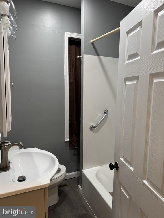 Building Photo - 1435 Edgmont Ave