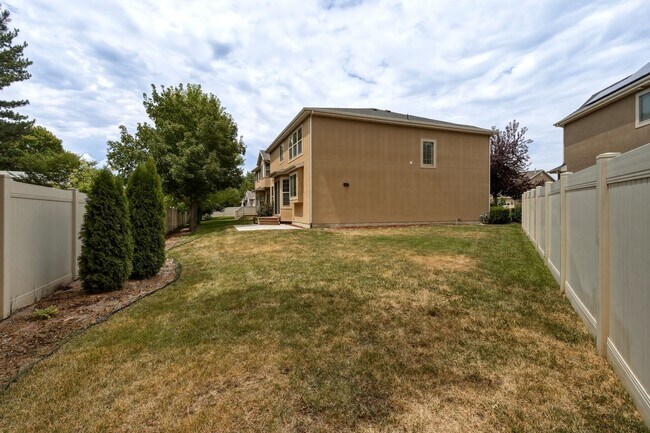 Building Photo - 1360 E Foxmont Ln