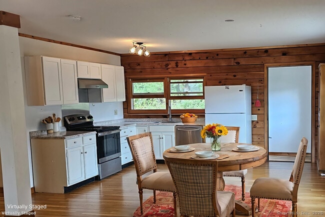 Building Photo - 698 Leetes Island Rd