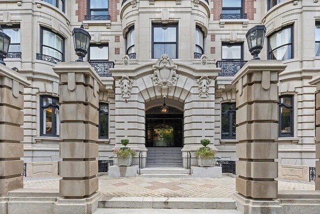 Primary Photo - 390 Commonwealth Ave