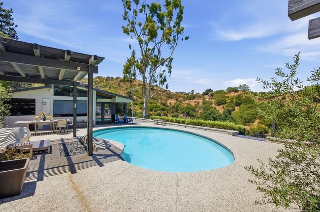 Building Photo - 1255 Rancheros Rd