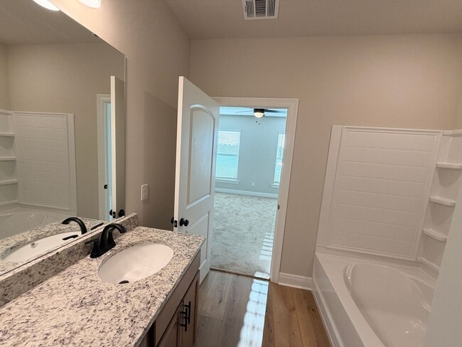 Building Photo - 820 Venecia Dr