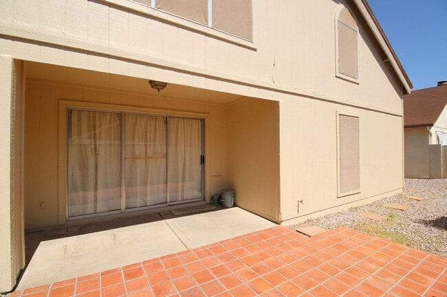 Building Photo - 521 E Kristal Way