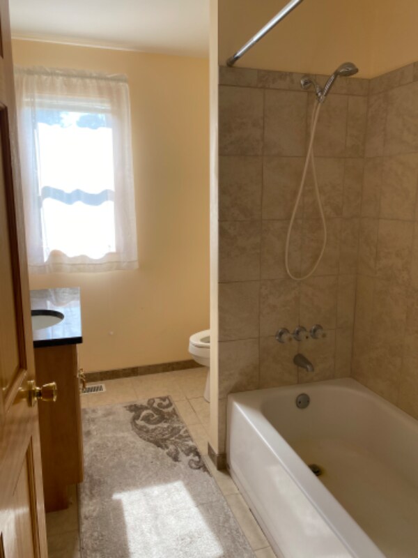 Building Photo - 9820 E 500 N