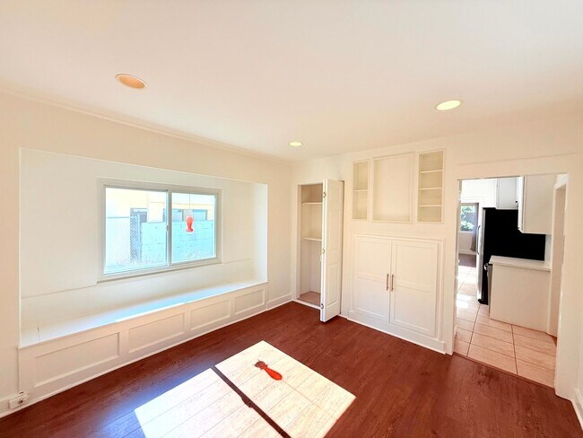 Building Photo - 4447 Lockwood Ave