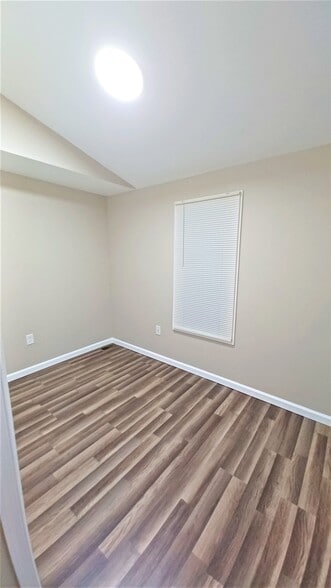 Back Bedroom - 135 Hamilton Ave