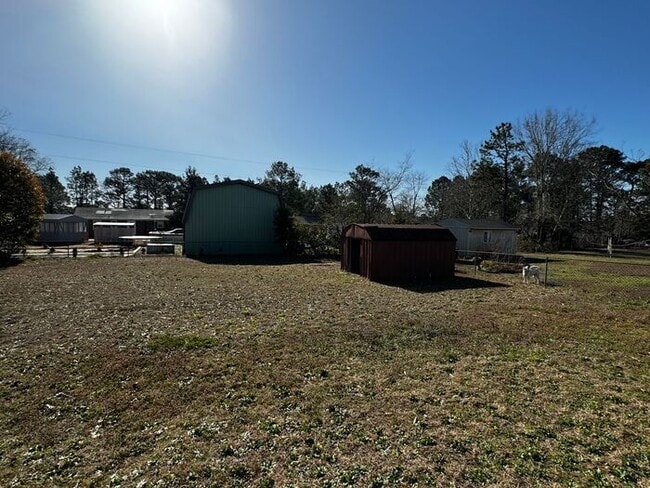 Building Photo - 3 Bedroom 1 Bath in Hope Mills
