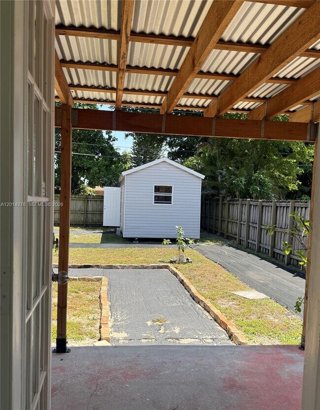 Building Photo - 2318 Dewey St