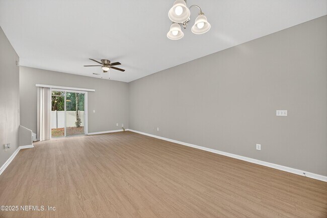 Building Photo - 655 Scrub Jay Dr