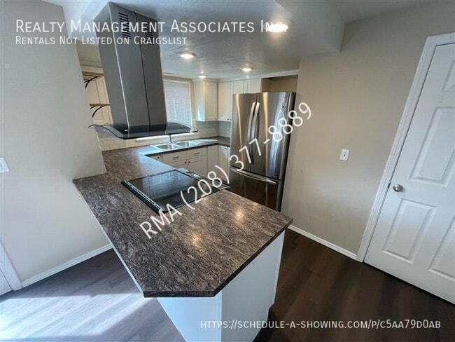 Building Photo - 1339 W Sandalwood Dr
