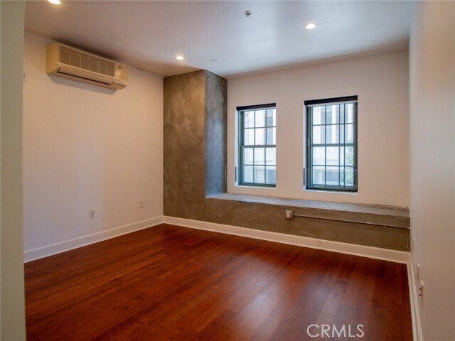 Building Photo - 416 S Spring St