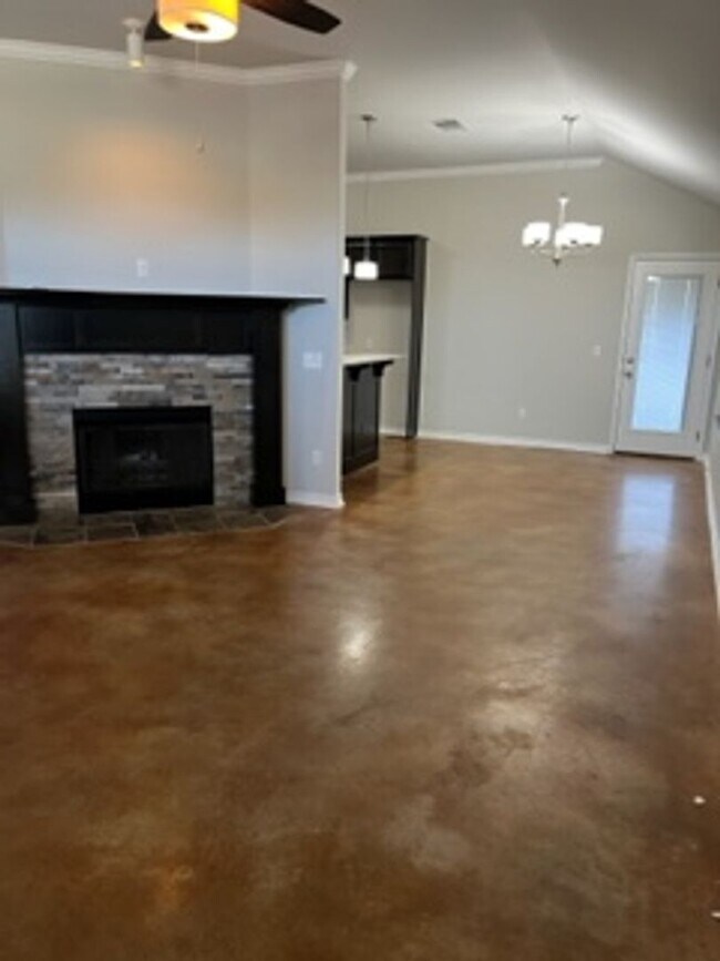 Building Photo - 1st Month Free!