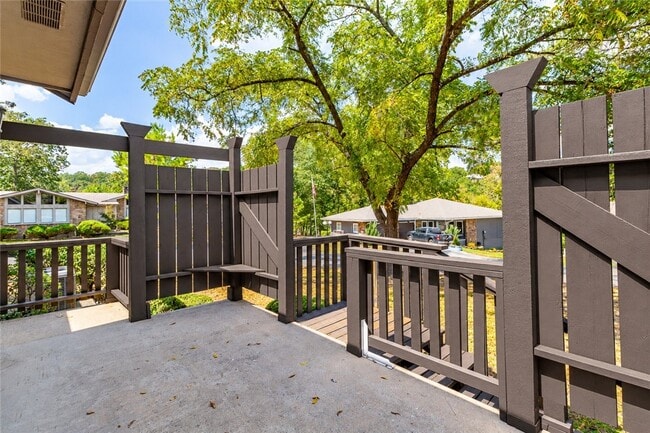 Building Photo - 25 Shakespeare Dr