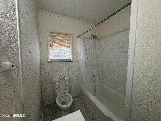 Building Photo - 5420 Leaming Ave