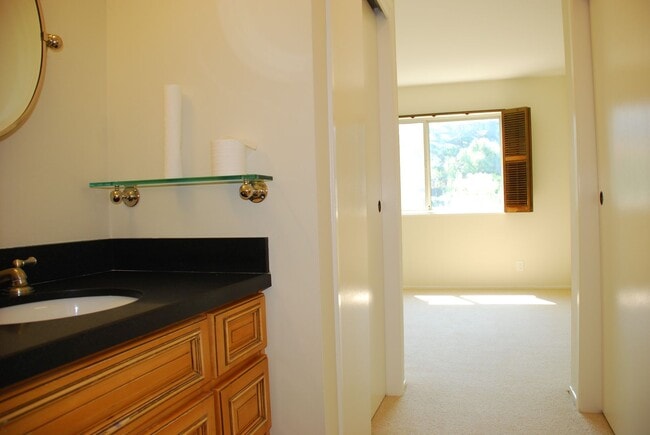 Building Photo - Corner Unit Townhome in Corte Madera For Rent!