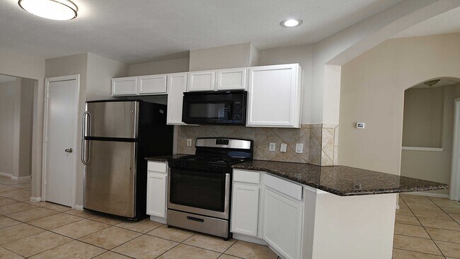 Building Photo - 15223 Stoneyview Dr