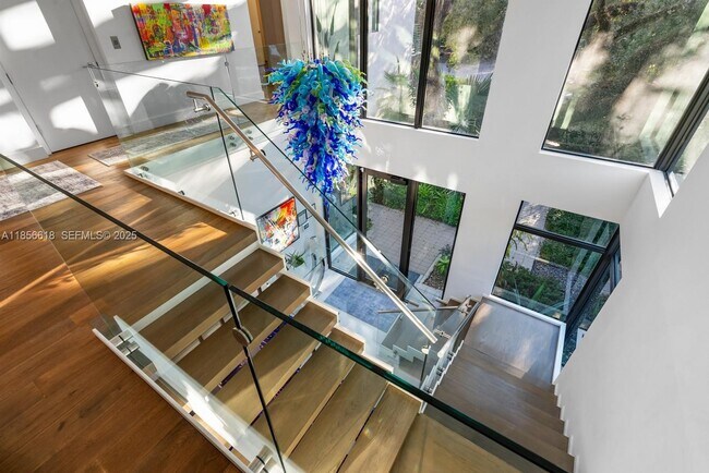 Building Photo - 310 SE 11th Ave