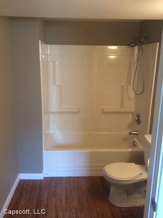 Building Photo - 1 br, 1 bath Apartment - 3727 SE Cora St.