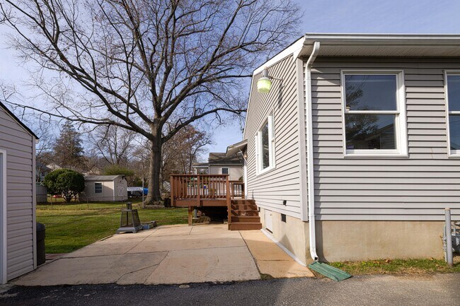 Building Photo - 1209 Veirs Mill Rd