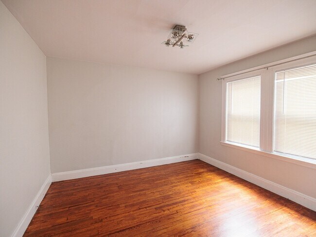 Building Photo - 327 Cypress St