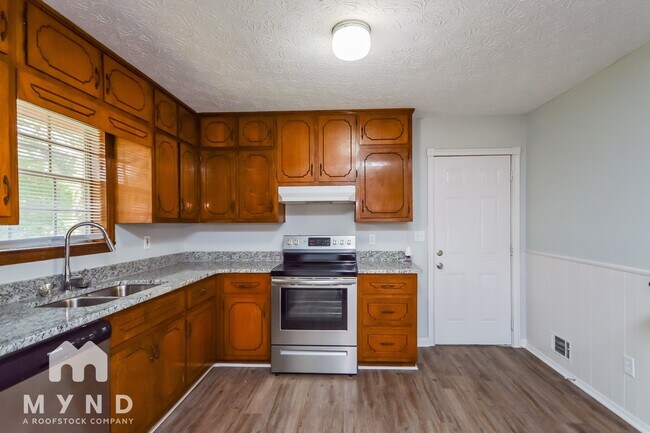 Building Photo - 3553 Charlotte Dr