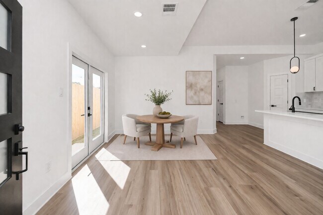 Building Photo - 8106 Locksley Rd