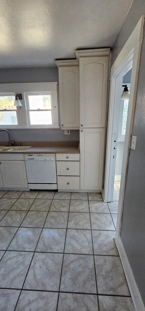 Building Photo - 2 Bedroom home near Mt. Rubidoux!
