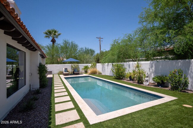 Building Photo - 4440 E Camelback Rd